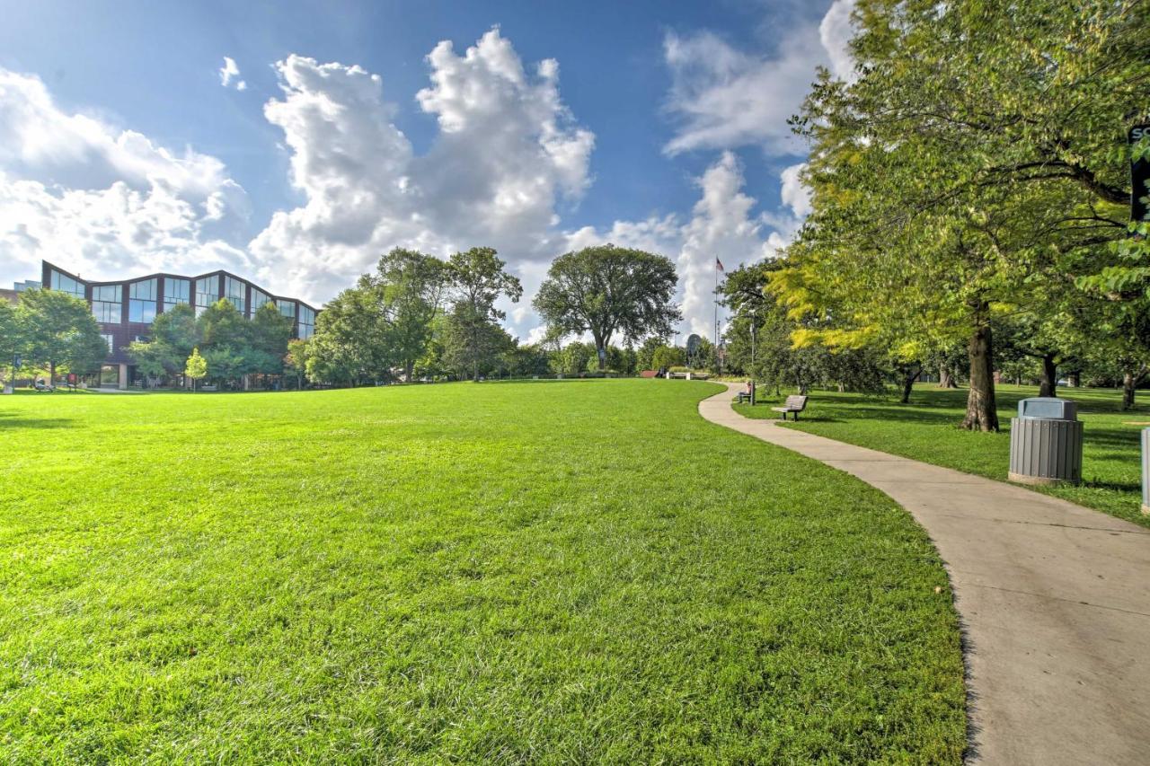 Classic Oak Park Home, 11 Mi To Downtown Chicago! エクステリア 写真