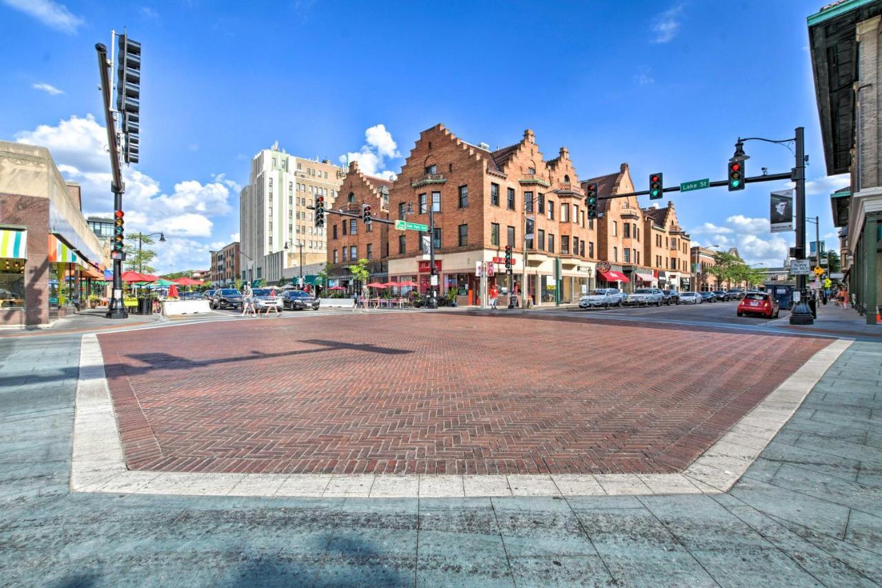 Classic Oak Park Home, 11 Mi To Downtown Chicago! エクステリア 写真